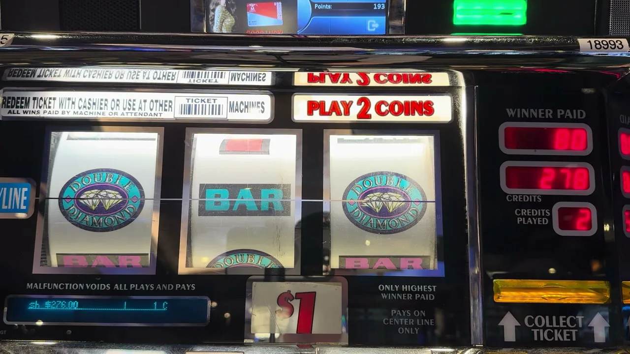 Volatilidad de las tragamonedas en un casino online observada giro a giro